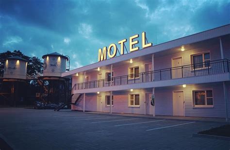 casino court motel.